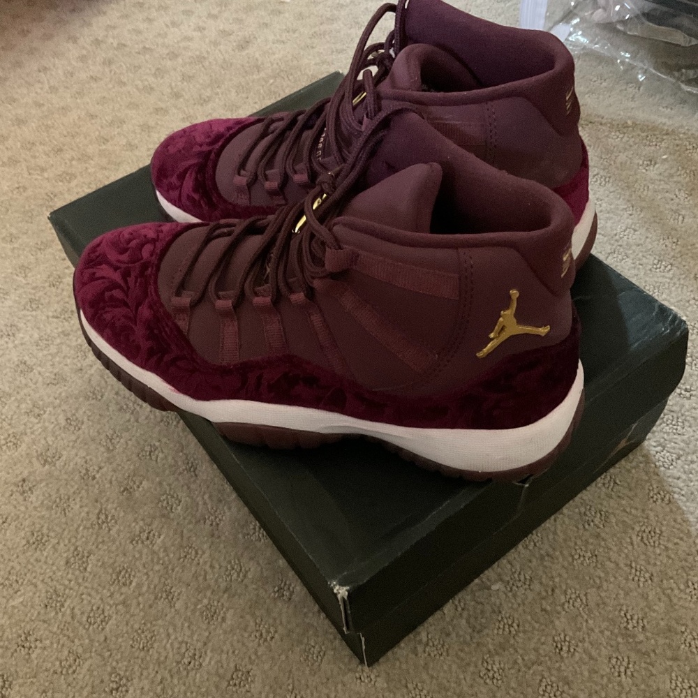 Air Jordan 11 Heiress GG Velvet